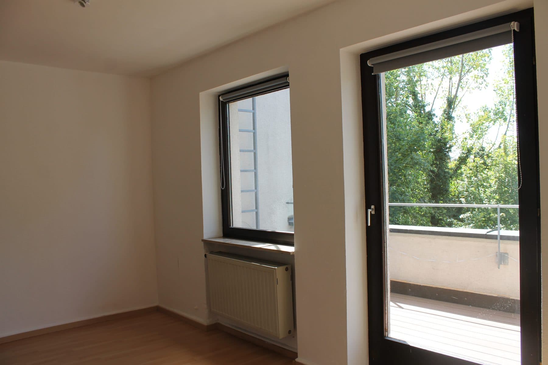 Zimmer mit Balkontür