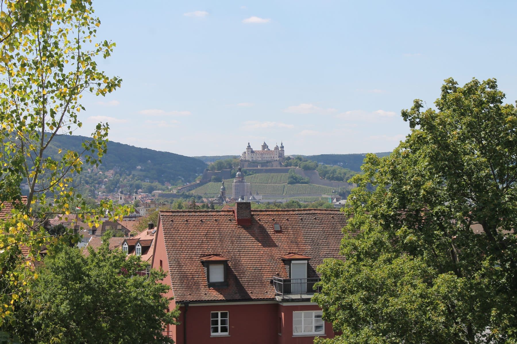 Blick über Würzburg vom Haus
